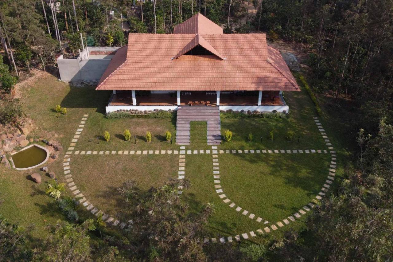 Stayvista At Cedar - Strelitzia 2Bhk With Breakfast And Jacuzzi Chikmagalūr Exterior foto